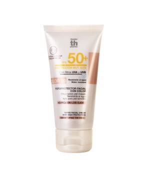 Fotoprotector facial con color